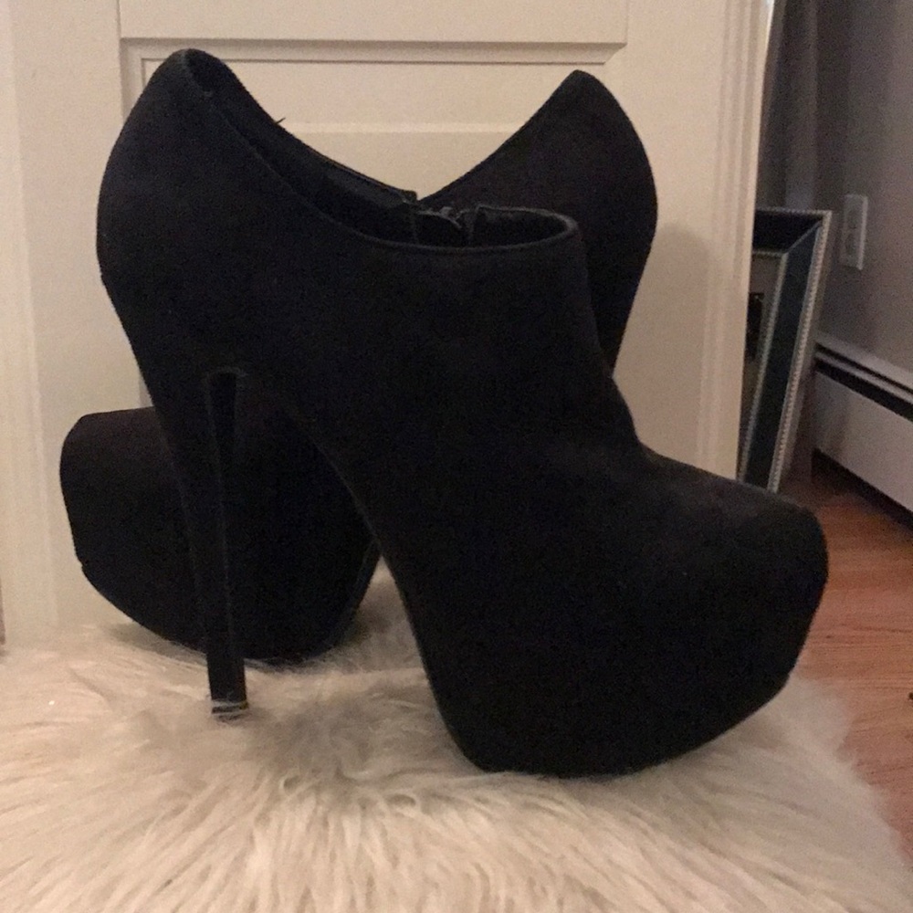 Black heeled booties